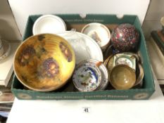 A FINE BONE CHINA FRUIT BOWL; 24 CMS DIAMETER, HORNSEA XMAS PLATE 1979 AND OTHER CERAMICS.