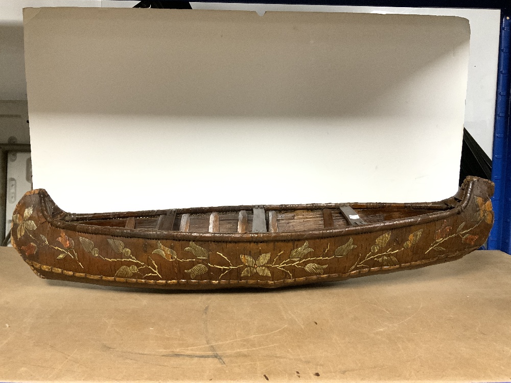 A 20TH-CENTURY HAND-BUILT NATIVE AMERICAN MODEL CANOE, 88 CM. - Image 2 of 5