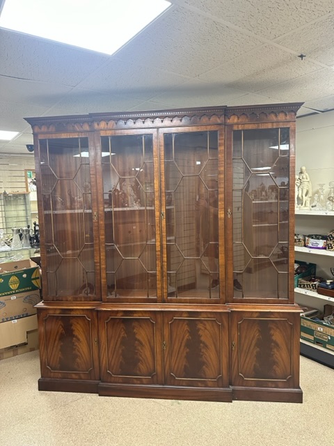 REPRODUX TWO LARGE BREAKFRONT BOOKCASES IN MAHOGANY 214 X 204CM - Image 3 of 4