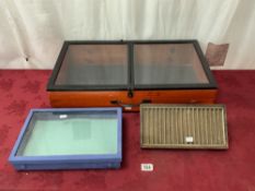 VINTAGE WOODEN AND PERSPEX TABLE TOP DISPLAY CABINET 40 X 72 WITH TWO OTHER SMALL DISPLAY BOXES