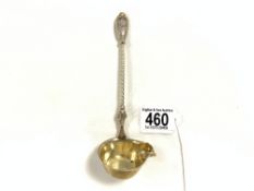 A CONTINENTAL 800 SILVER GILT TODDY LADLE WITH SPIRAL TWIST HANDLE, 19 CMS, 55 GRAMS.