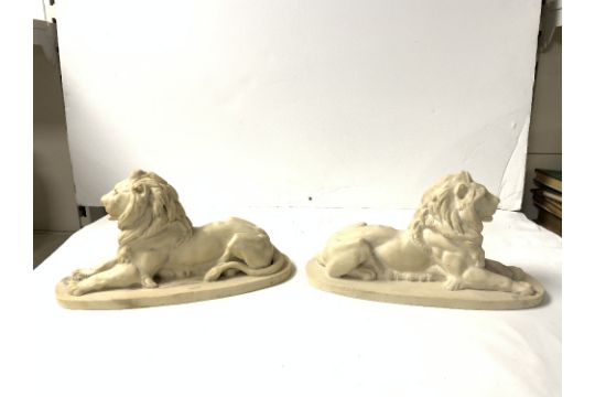 PAIR OF ALABASTER RECUMBENT LIONS WITH PLAQUE UNDER - ST PETERSBURG, 26X14 CMS. - Image 2 of 5