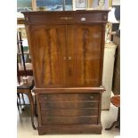 20TH-CENTURY FRENCH STYLE LINEN CUPBOARD WITH FOUR DRAWERS, ORMLOU MOUNTS AND COLUMN-SHAPED SIDES