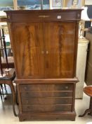 20TH-CENTURY FRENCH STYLE LINEN CUPBOARD WITH FOUR DRAWERS, ORMLOU MOUNTS AND COLUMN-SHAPED SIDES