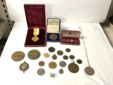 QUANTITY OF COINS AND MEDALLIONS