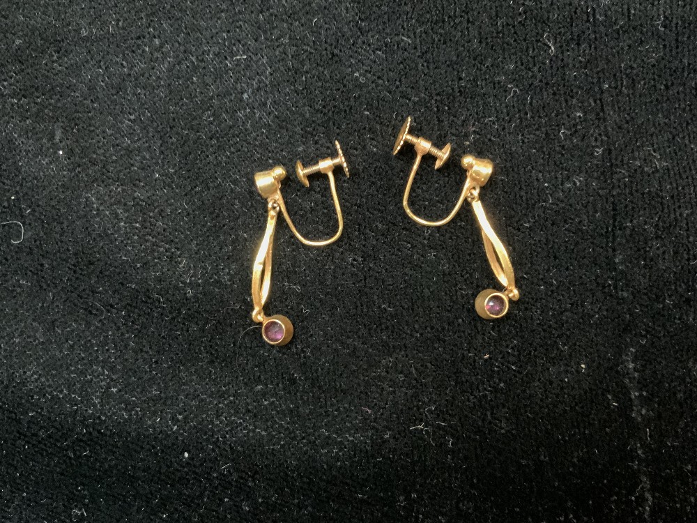 9 CARAT GOLD AND AMETHYST PAIR OF DROP EARRINGS - Image 3 of 4