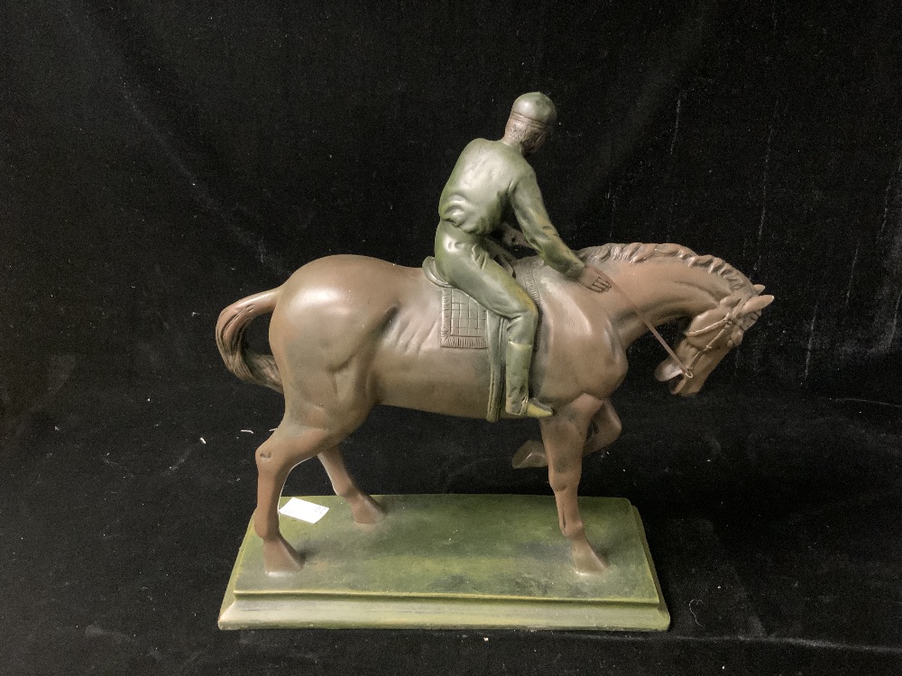 A BRONZED RESIN FIGURE OF A HORSE AND JOCKEY; 28X36 CMS. - Image 3 of 4