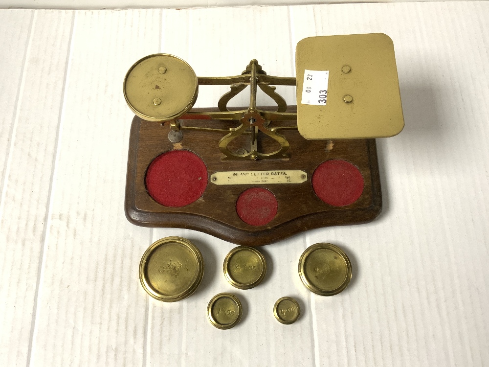 SET OF BRASS POSTAL SCALES WITH 6 WEIGHTS. 20 CM. - Image 3 of 4