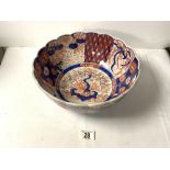 LARGE IMARI CIRCULAR PORCELAIN PUNCH BOWL DECORATED WITH EXOTIC BIRDS AND FLOWERS, 31 CMS DIAMETER.