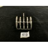 HALLMARKED SILVER FOUR DIVISION TOAST RACK BY MAPPIN AND WEBB; 84 GRAMS.