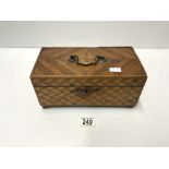 A VICTORIAN ROSEWOOD AND SATINWOOD PARQUETRY INLAID 3 DIVISION TEA CADDY, NO INTERIOR, WITH KEY;