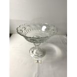 EDWARDIAN CRYSTAL GLASS PEDESTAL COMPORT WITH SLICE CUT DECORATION AND HOLLOW STEM, 22 CMS HIGH,