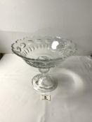 EDWARDIAN CRYSTAL GLASS PEDESTAL COMPORT WITH SLICE CUT DECORATION AND HOLLOW STEM, 22 CMS HIGH,