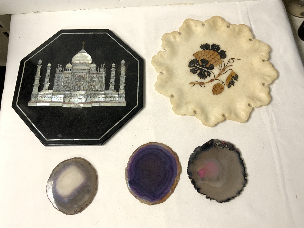 OCTAGONAL BLACK SLATE AND MOTHER O PEARL INLAID " TAJ MAHAL ",PANEL 28 CMS, PIETRA DURA ALABASTER - Image 4 of 4