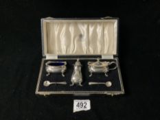 A HALLMARKED SILVER 3 PIECE CONDIMENT SET IN FITTED CASE; BIRMINGHAM; WALKER AND HALL; 122 GRAMS
