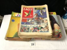 A QUANTITY OF 1960S FIESTA GLAMOUR MAGAZINES AND OTHERS.