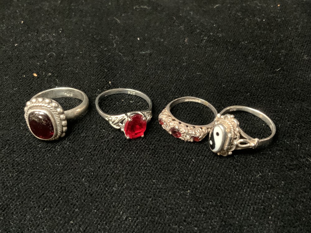 FOUR SILVER DRESS RINGS. - Image 5 of 5