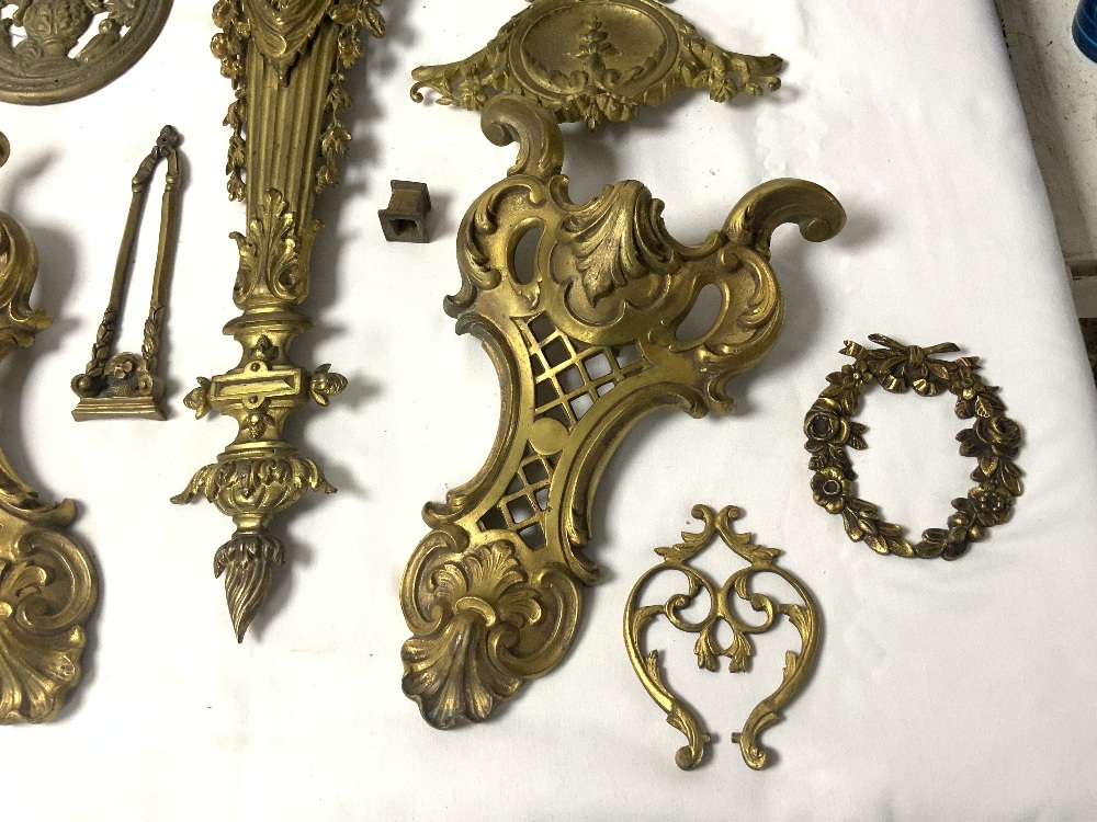 CAST ORMULO AND BRASS WALL MOUNTS AND FURNITURE FITTINGS OF CLASSICAL DESIGNS. - Image 4 of 5