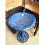 METAL BLUE PAINTED BIRD BATH, 50X72 CMS.