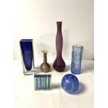 WHITEFRIARS STYLE GLASS BARK PATTERN VASE; 17 CMS, A 1960's BLUE GLASS VASE, SMALL IRIDESCENT