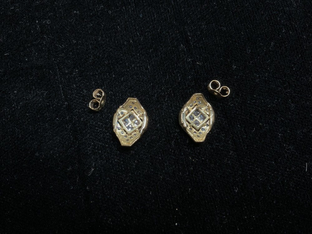 UNMARKED GOLD EARRINGS DECORATED WITH OVER TWO CARATS WORTH OF DIAMONDS - Image 3 of 6