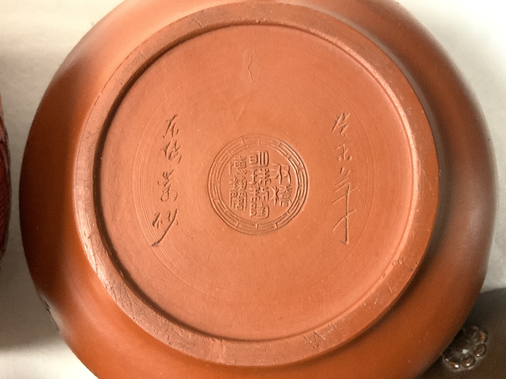 SMALL CHINESE RED CLAY TEAPOT WITH MARKS TO BASE, CHINESE BLUE AND WHITE PILLOW, CHINESE CINEBA - Image 6 of 6