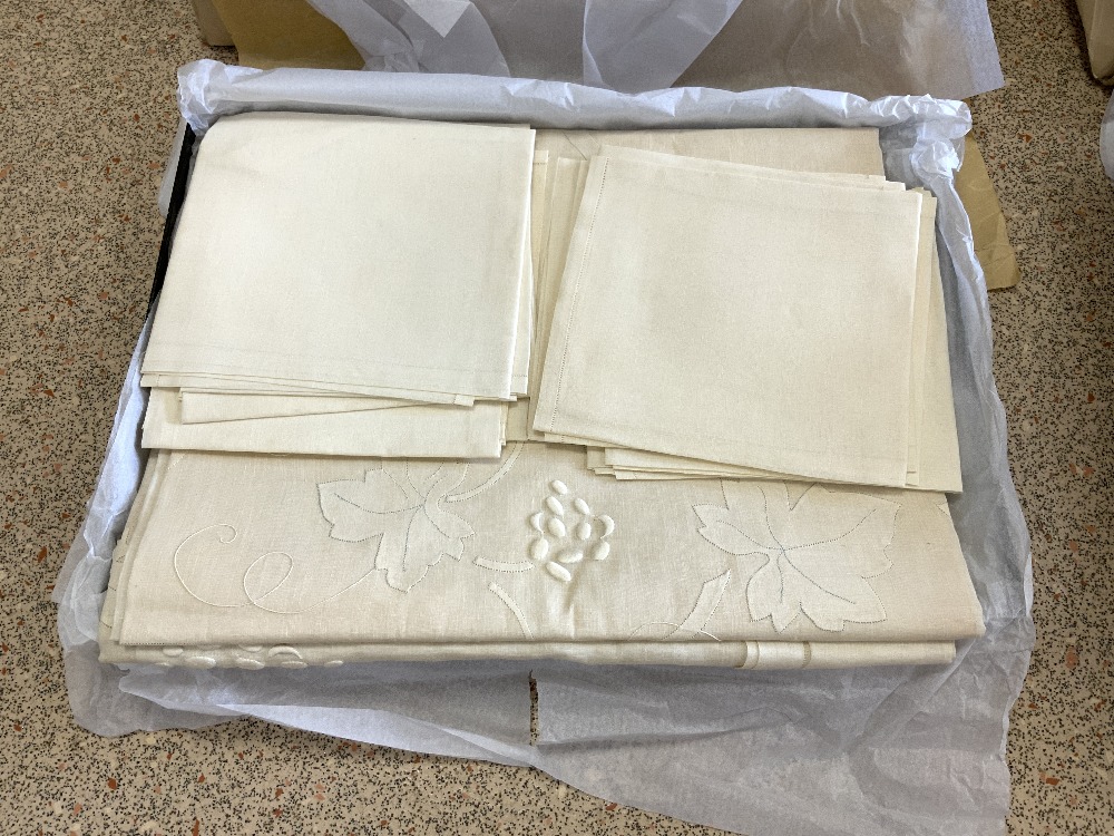 QUANTITY OF FRENCH LINEN; INCLUDES EMBROIDERED TABLE CLOTHS AND PLACE MATS. - Image 2 of 6