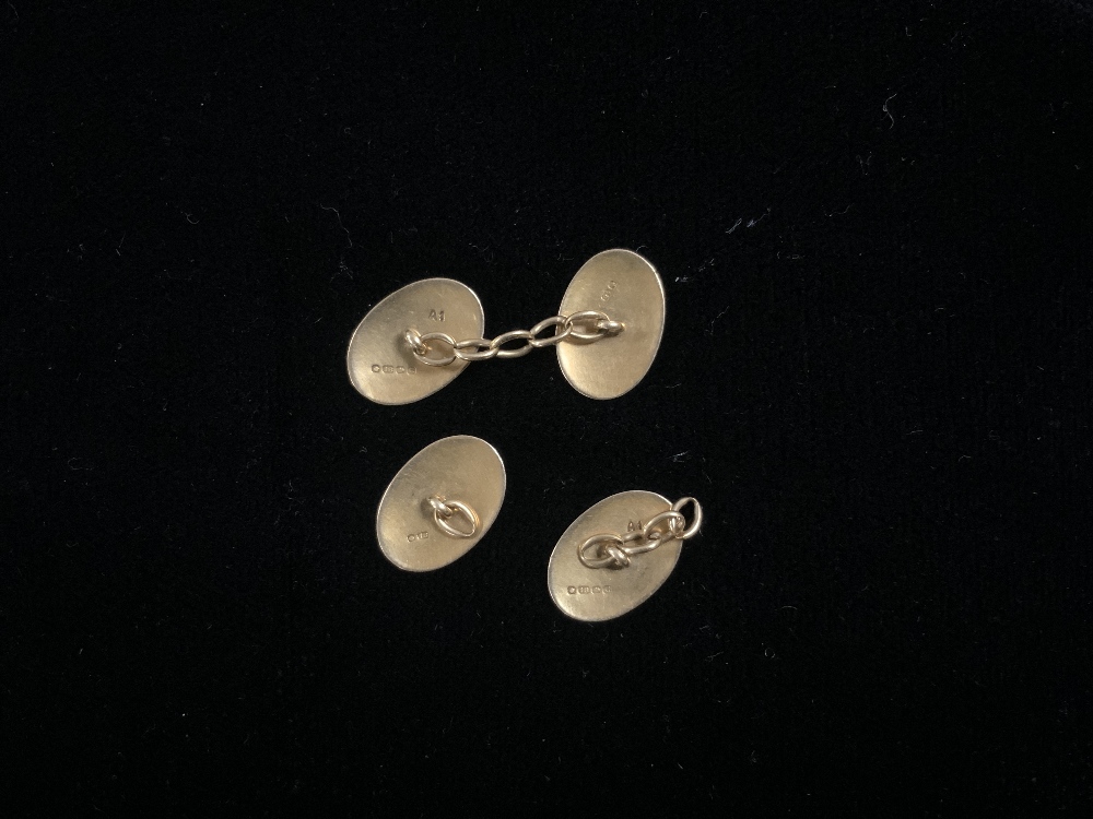 PAIR OF 375 GOLD CUFFLINKS IN LEATHER BOX A/F; 8.34 GRAMS - Image 3 of 5