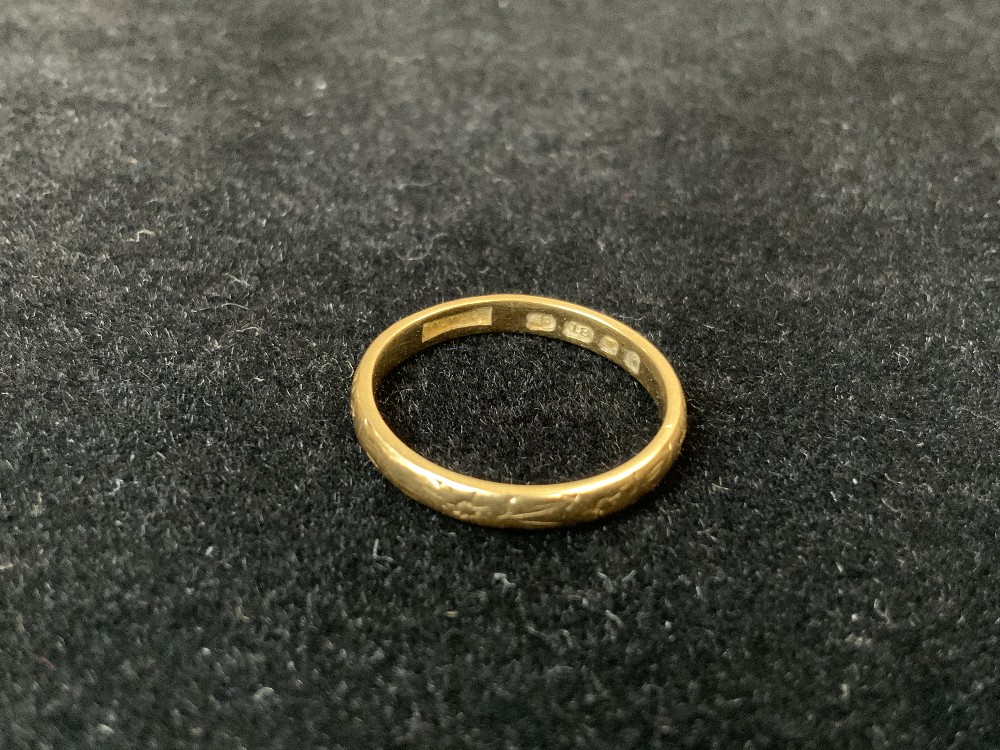 18CT GOLD RING; SIZE K - Image 4 of 4