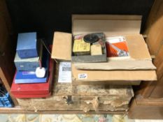 A QUANTITY OF MECCANO, ACCESSORY BOXED OUTFITS, TRANSFORMER, ELECTRIC MOTOR ETC.