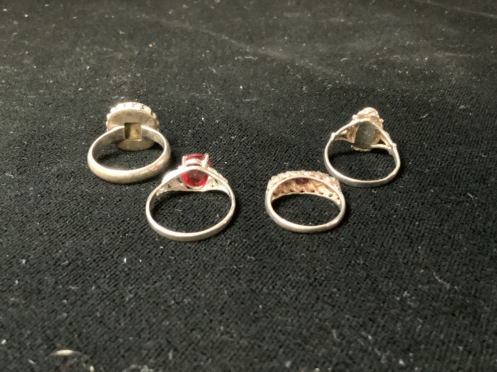 FOUR SILVER DRESS RINGS. - Image 4 of 5