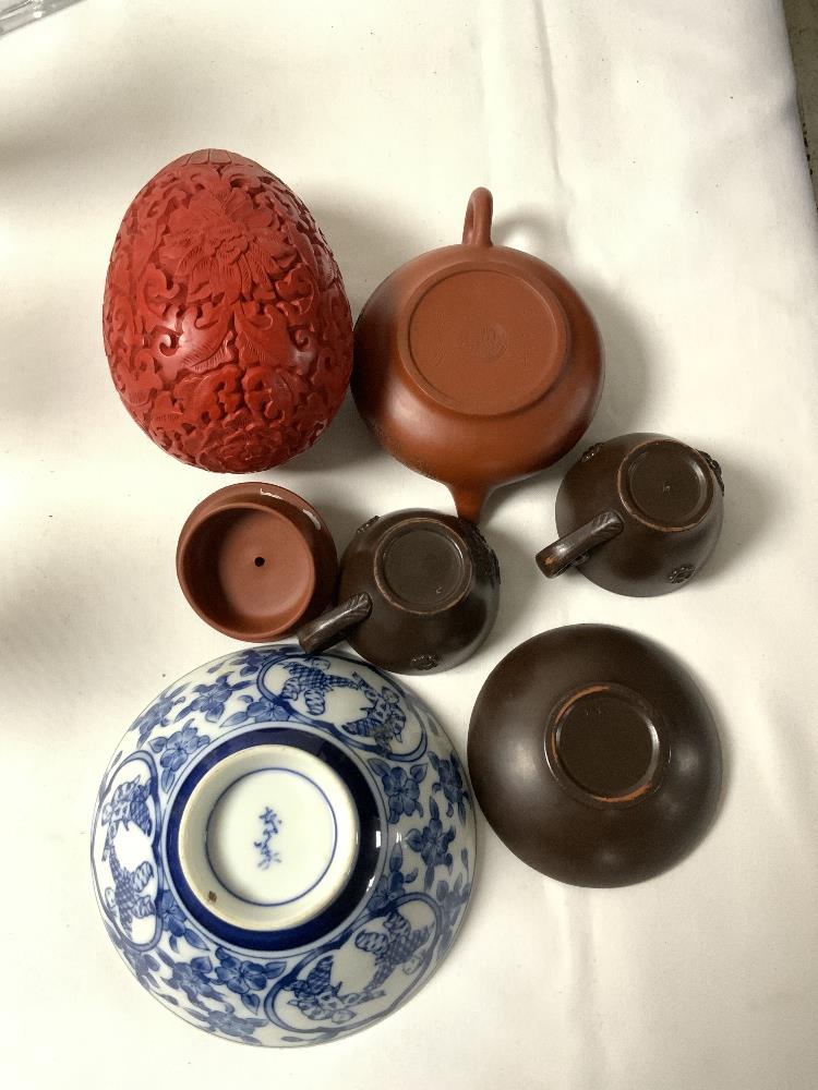 SMALL CHINESE RED CLAY TEAPOT WITH MARKS TO BASE, CHINESE BLUE AND WHITE PILLOW, CHINESE CINEBA - Image 5 of 6