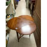 A TRIANGULAR MAHOGANY DROP LEAF OCCASIONAL TABLE; 54X72 CMS.