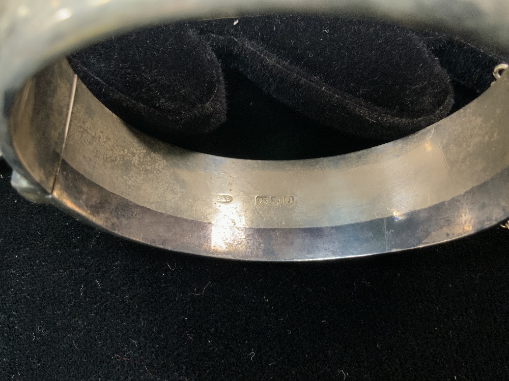 HALLMARKED SILVER BANGLES AND MORE - Image 6 of 7