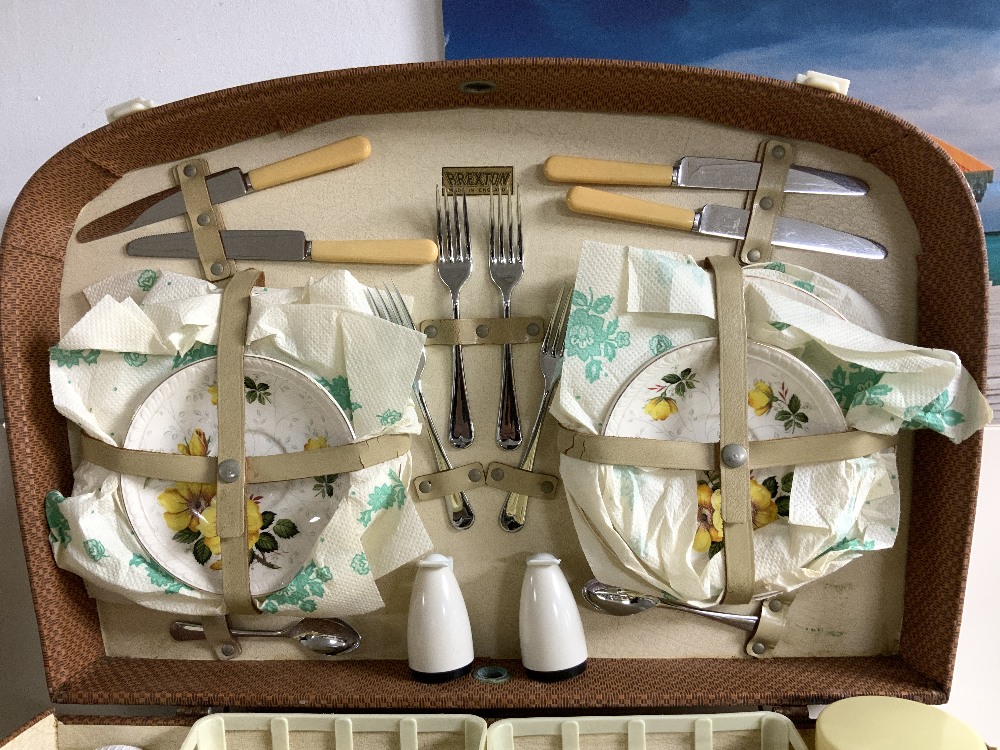 A 1950S PICNIC SET IN FITTED CASE, BY BREXTON. - Image 2 of 4