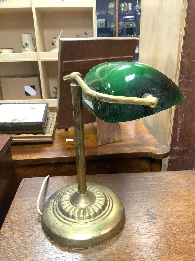 A BRASS AND GREEN GLASS SHADE DESK LAMP. - Image 3 of 3