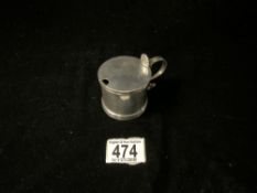 HALLMARKED SILVER DRUM SHAPED MUSTARD POT WITH SHELL THUMB PIECE DATED 1928 BY MAPPIN AND WEBB; 6.