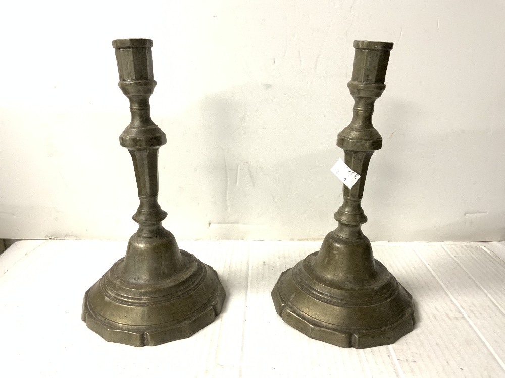 ANTIQUE PEWTER CHARGER, 36 CMS, PAIR METAL CANDLESTICKS, 26 CMS, PEWTER 3 SECTION JUG, PLATED - Image 5 of 5