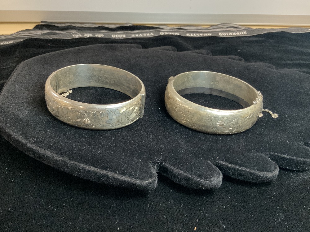 HALLMARKED SILVER BANGLES AND MORE - Image 5 of 7