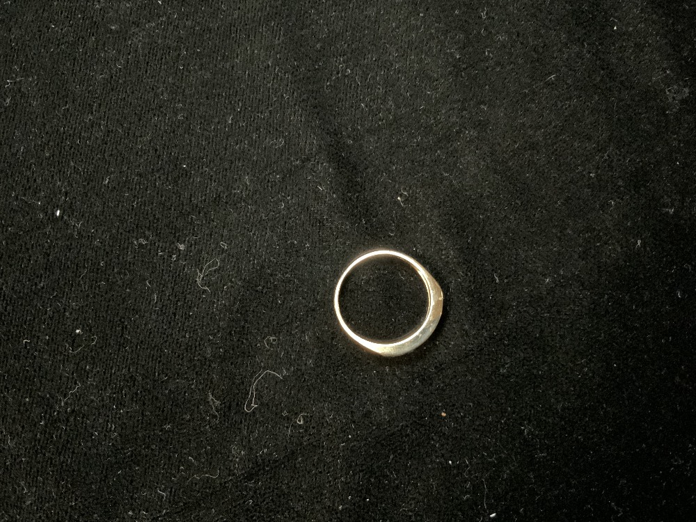 375 HALLMARKED GOLD SAPPHIRE AND DIAMOND SET HALF HOOP RING; SIZE R; 2.1 GRAMS. - Image 3 of 5