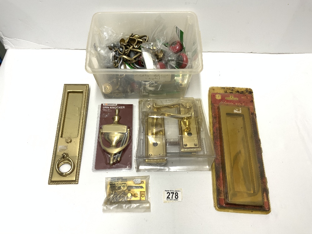 A QUANTITY OF BRASS DOOR FURNITURE - VARIOUS.