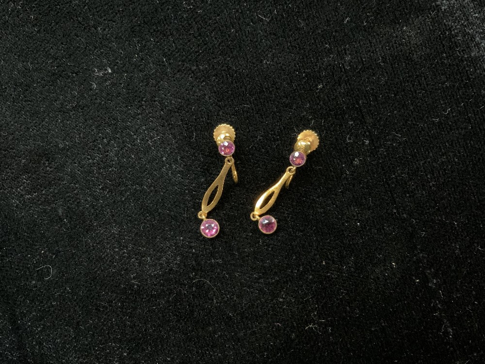 9 CARAT GOLD AND AMETHYST PAIR OF DROP EARRINGS