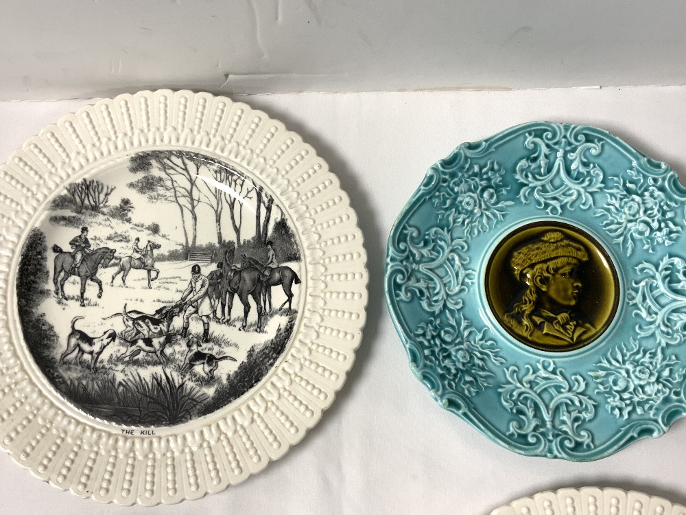 TWO ROYAL CAULDON HUNTING SCENE WALL PLATES AND PAIR OF CONTINENTAL PORTRAIT PLATES. - Image 2 of 5