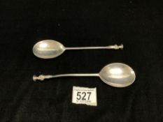 A PAIR OF HALLMARKED SILVER SERVING SPOONS WITH APOSTLE TERMINALS, LONDON 1906, MAURICE FREEMAN;
