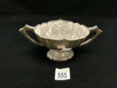 A HALLMARKED SILVER SHAPED OVAL 2 HANDLED FOOTED ROSE BOWL, BIRMINGHAM 1913 , WILMOT MANUFACTURING