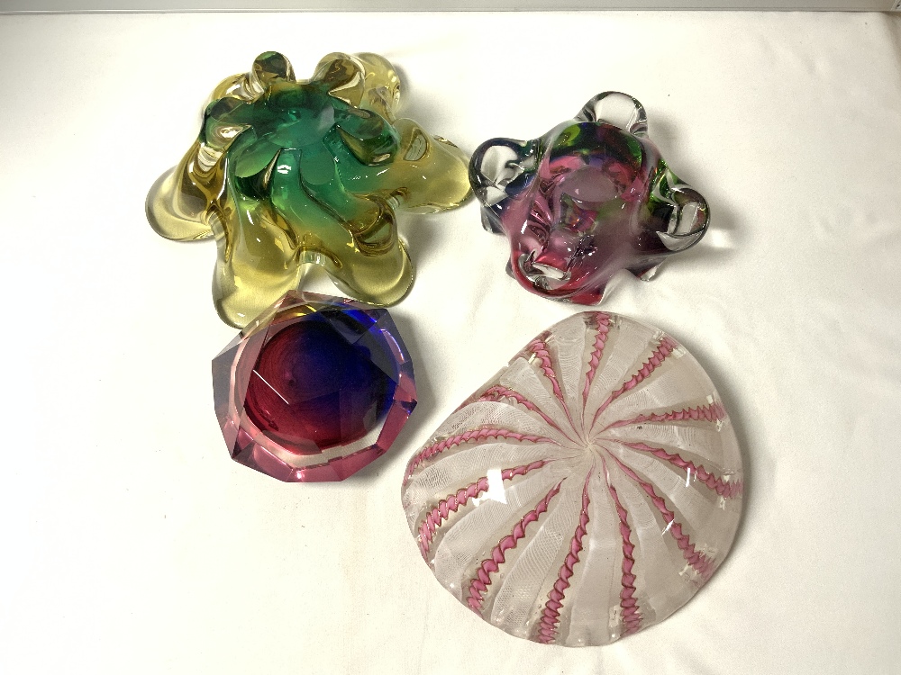 FOUR PIECES OF COLOURED ART GLASS LARGEST 23CM DIAMETER - Image 4 of 4