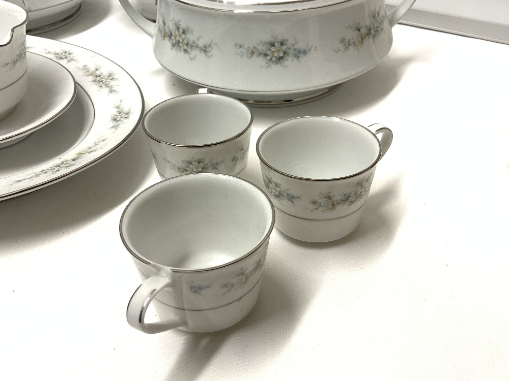 NORITAKE PORCELAIN MELISSA PATTERN COFFEE AND DINNER SET. - Image 4 of 5