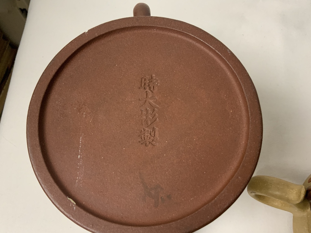 CHINESE YIXING CLAY TEA POT [ NO LID ], ANOTHER SMALLER; LIGHT BROWN; YIXING TEA SET AND TWO - Image 8 of 10