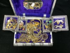 QUANTITY OF GOLD PLATED COSTUME JEWELLERY, TIGER AND PANTHER BROOCHES AND MORE.