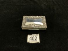 VICTORIAN HALLMARKED SILVER RECTANGULAR TABLE SNUFF BOX WITH CAST FLORAL BORDER WITH ENGINE TURNED